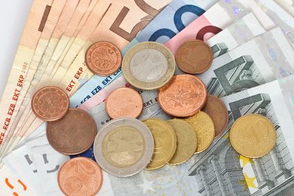 Foto: Geldscheine und Münzen